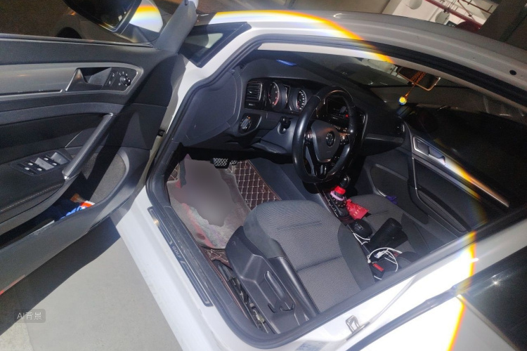Volkswagen Golf 2020 car image #18