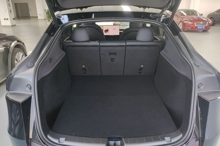 Tesla Model Y 2026 #19 Tesla Model Y 2026 car image #19