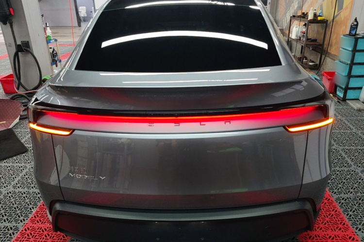 Tesla Model Y 2025 #6 Tesla Model Y 2025 car image #6