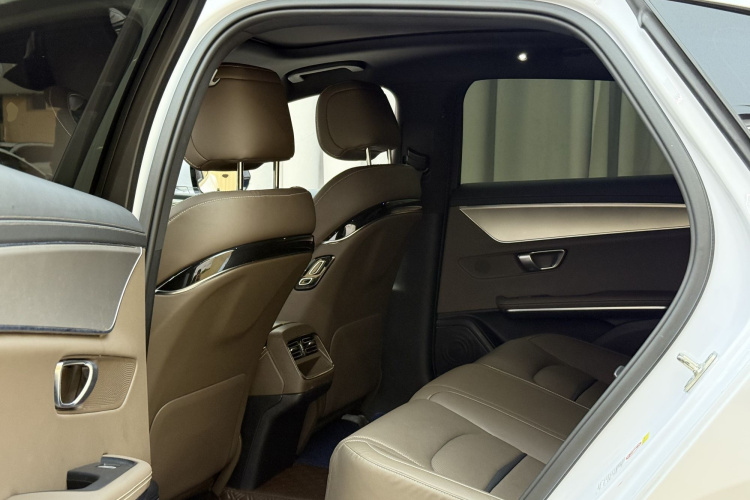 BYD Han 2022 صورة سيارة #17