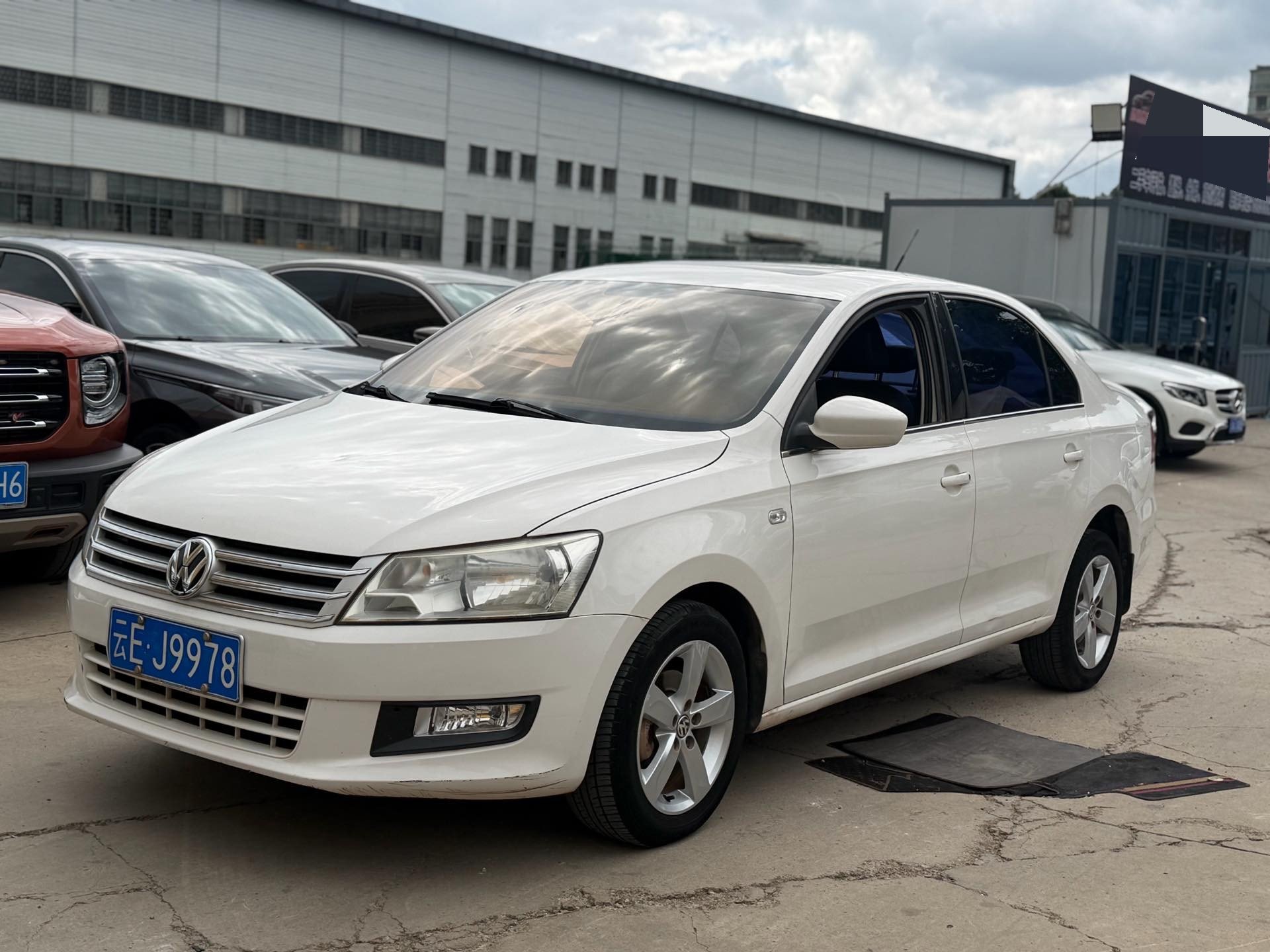 Volkswagen Santana 2014 car image 