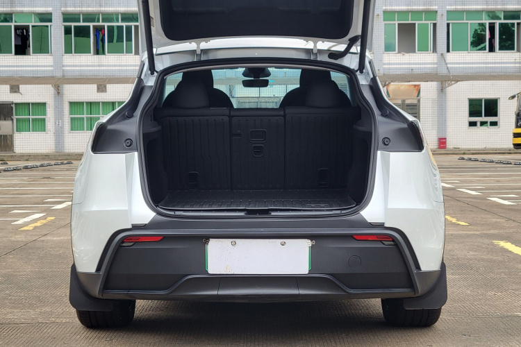 Tesla Model Y 2025 #27 Tesla Model Y 2025 car image #27