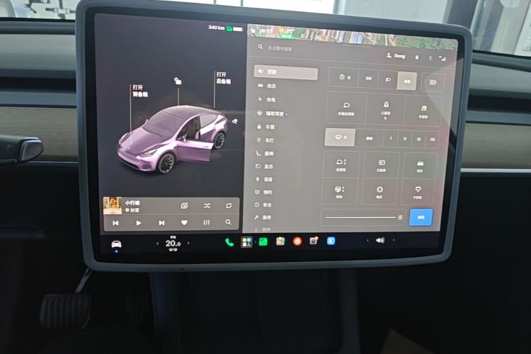 Tesla Model Y 2021 car image #13