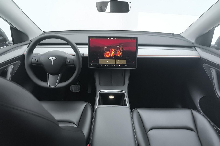 Tesla Model Y 2024 #15 Tesla Model Y 2024 car image #15