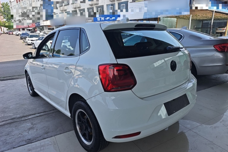 Volkswagen Polo 2015 car image #5