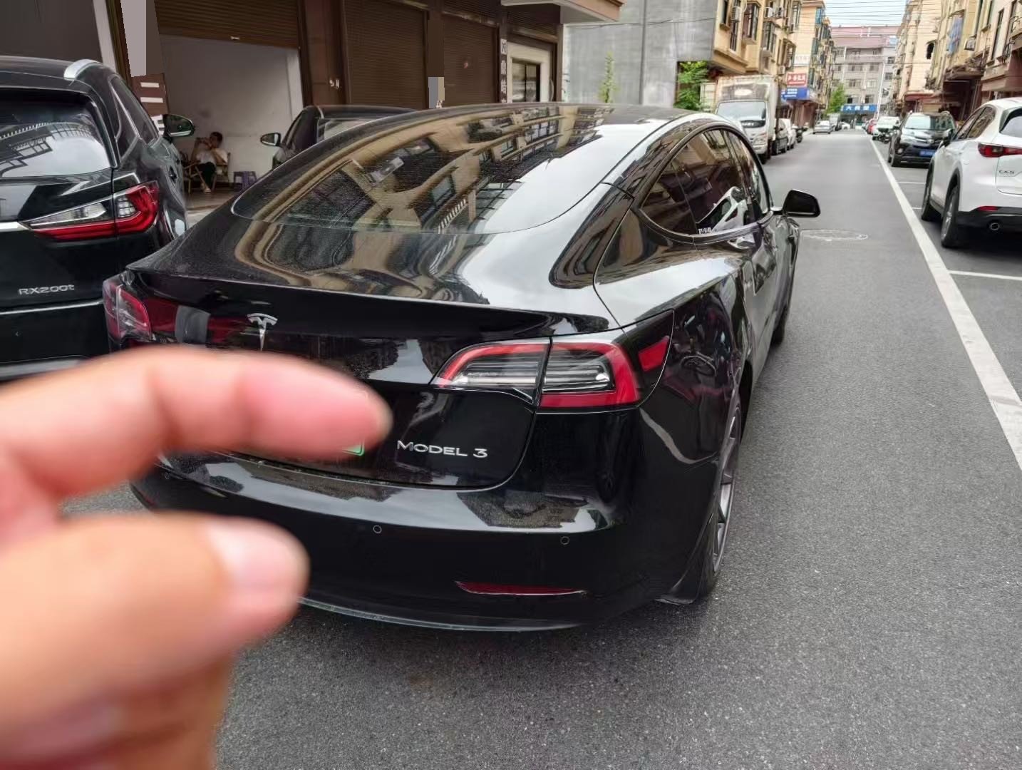 Tesla Model 3 2023 car image #2