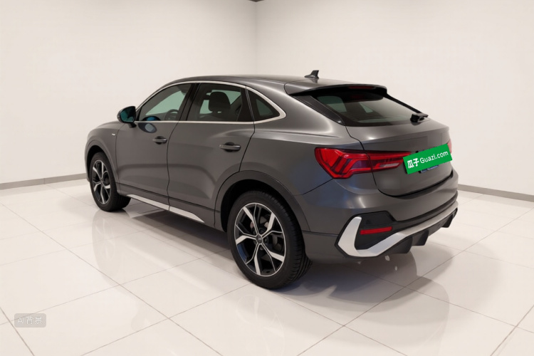 Audi Q3 2021 car image #5