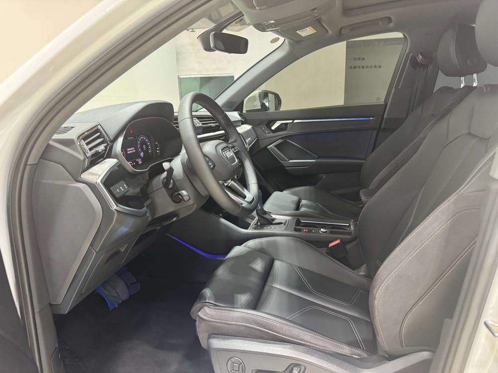Audi Q3 2024 صورة سيارة #18