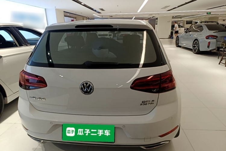 Volkswagen Golf 2018 car image #6