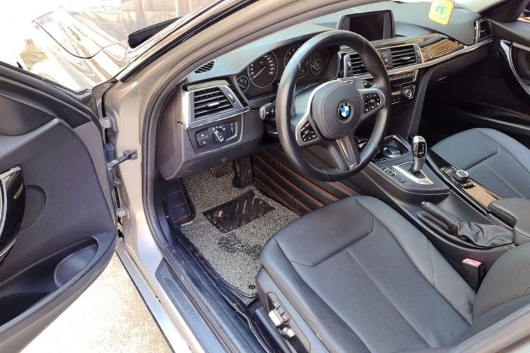 BMW 3 Series 2017 car image #16