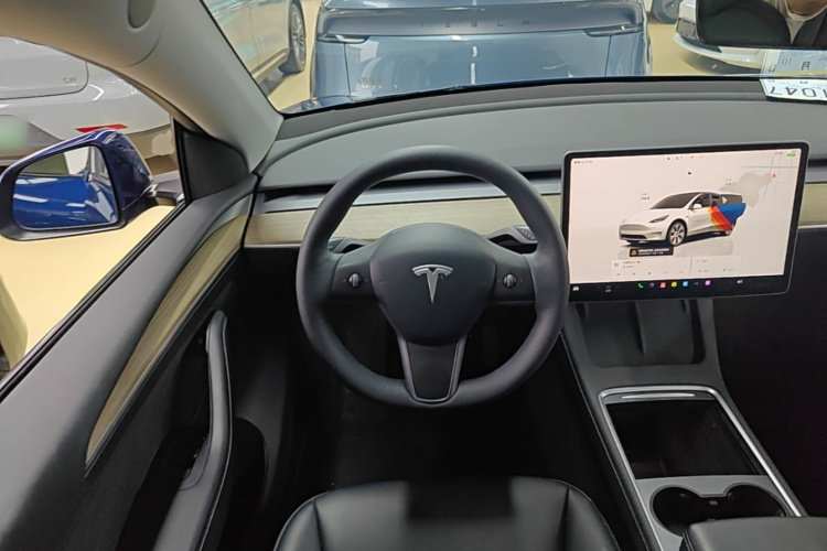 Tesla Model Y 2023 #11 Tesla Model Y 2023 car image #11