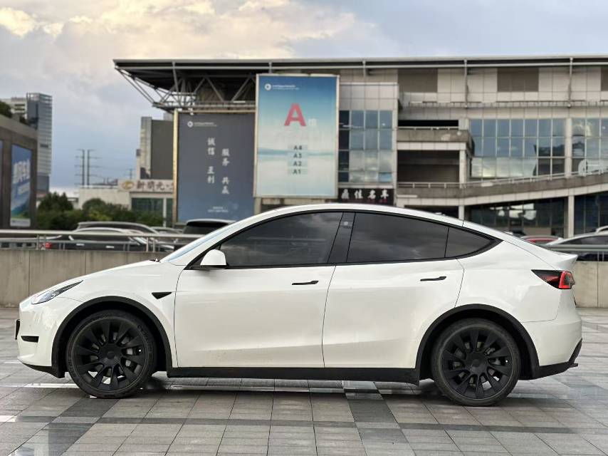 Tesla Model Y 2022 #7 Tesla Model Y 2022 car image #7