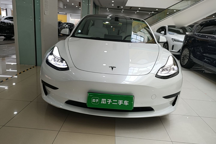 Tesla Model 3 2023 car image #3