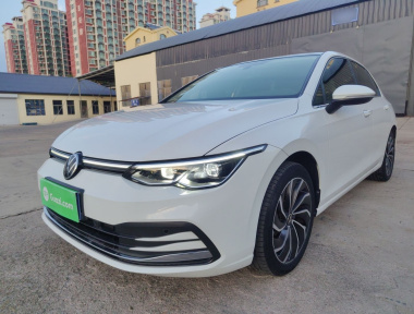 Volkswagen Golf 2022 صورة سيارة 