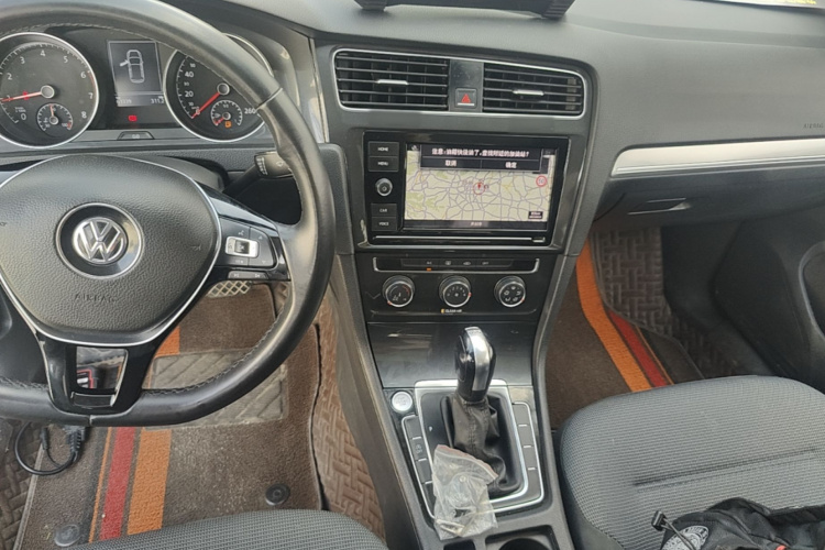 Volkswagen Golf 2018 car image #10