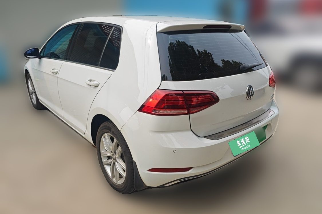 Volkswagen Golf 2018 car image #3