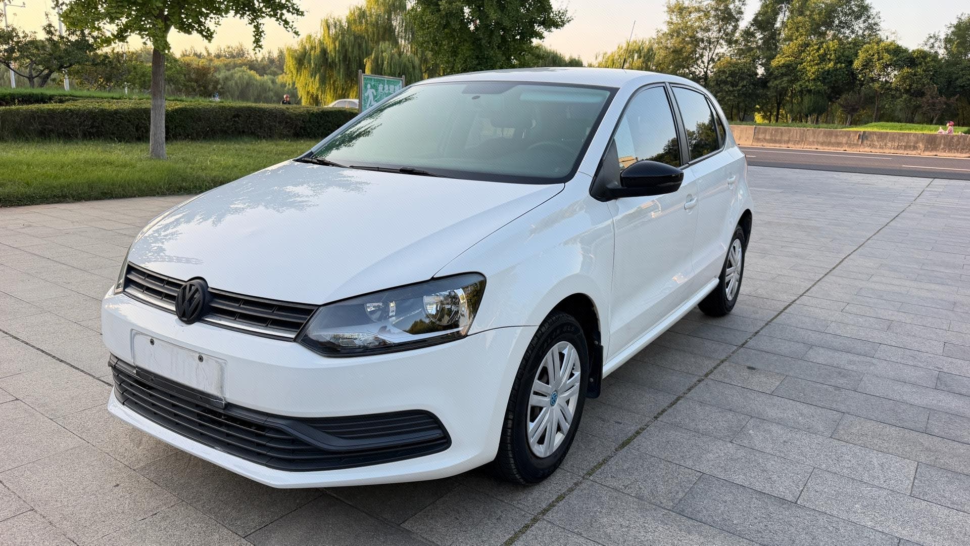 Volkswagen Polo 2017 Volkswagen Polo 2017 car image