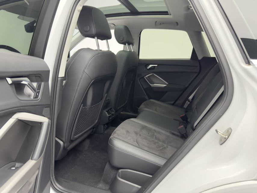 Audi Q3 2022 car image #7