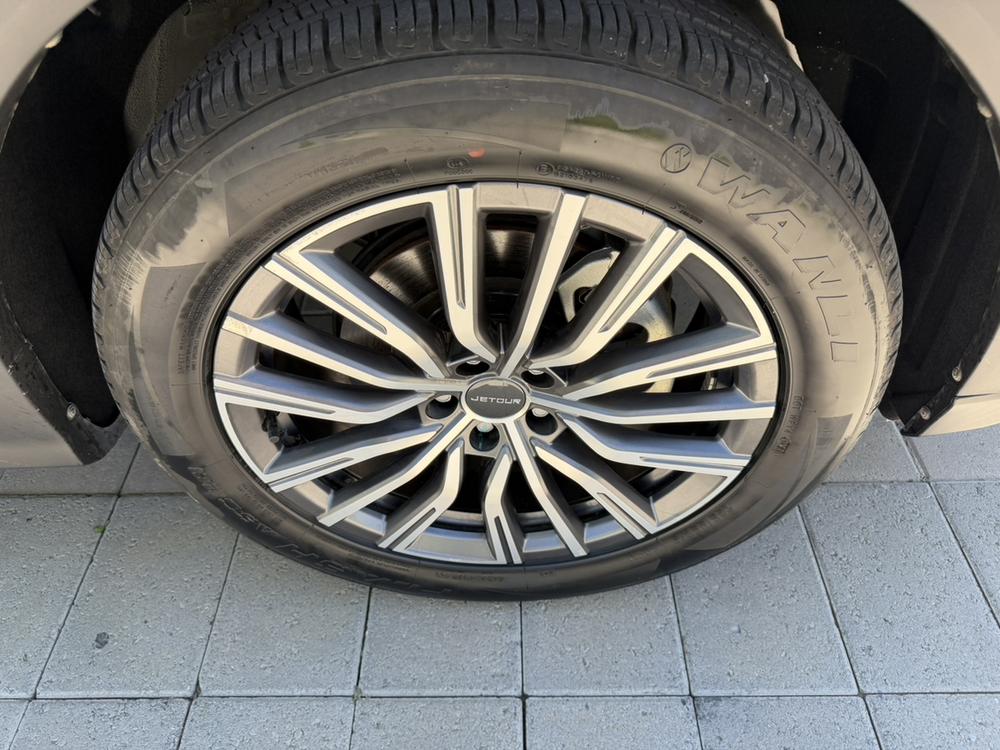 Jetour X70 PLUS 2023 car image #13