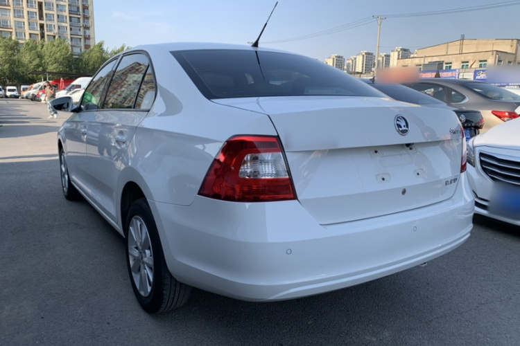 Skoda Rapid 2015 #7 Skoda Rapid 2015 image de voiture #7