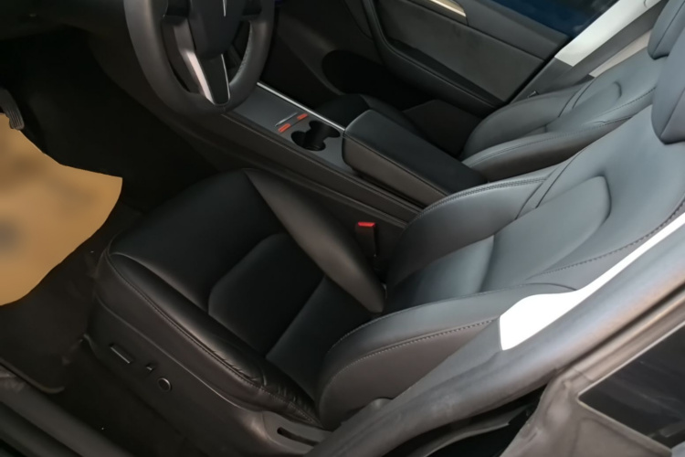 Tesla Model Y 2023 صورة سيارة #19