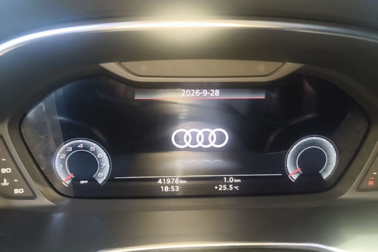 Audi Q3 2022 car image #12