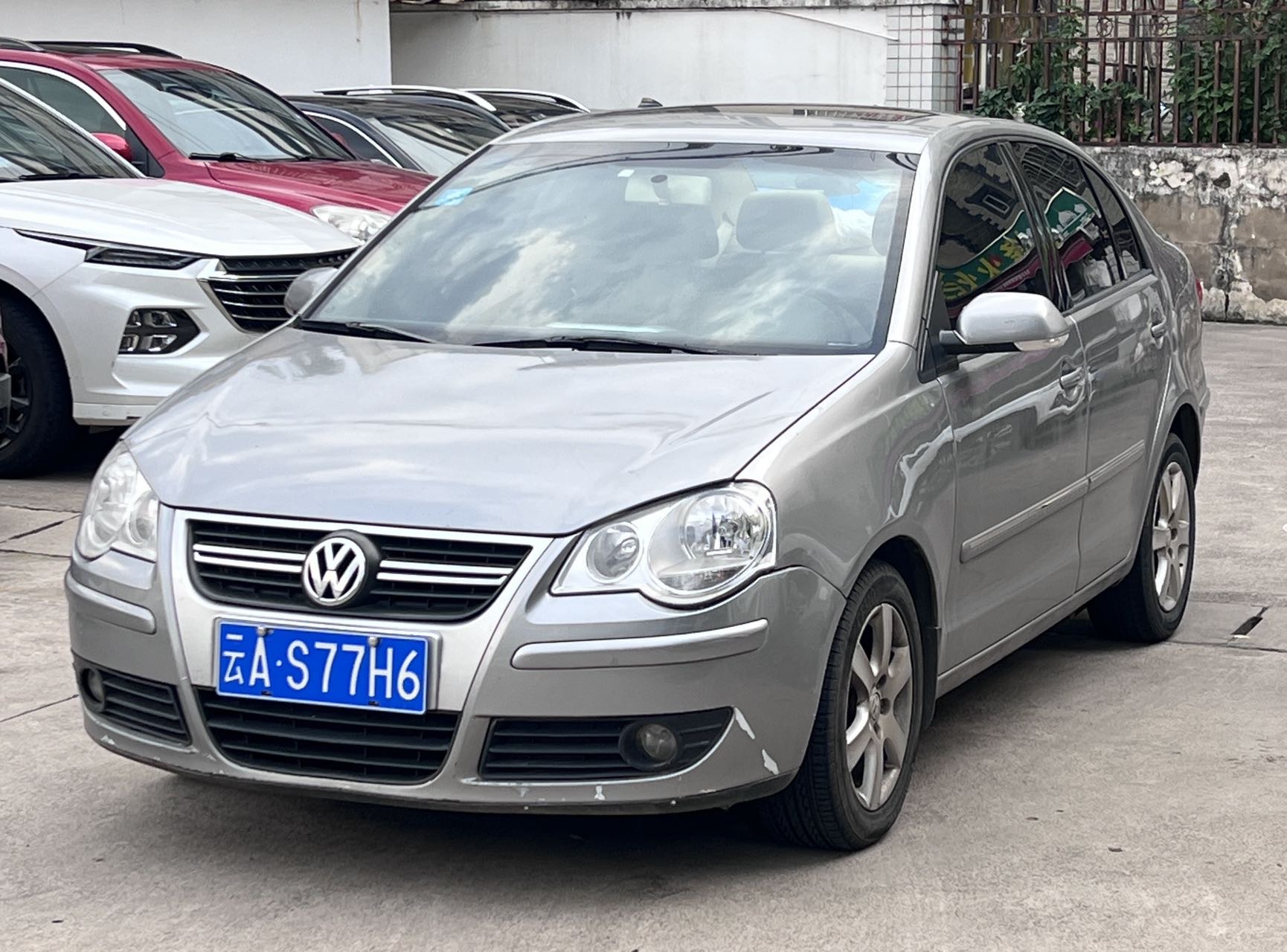Volkswagen Polo 2010 car image 