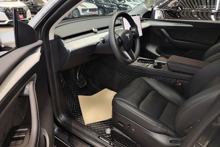 Tesla Model Y 2024 #16 Tesla Model Y 2024 car image #16