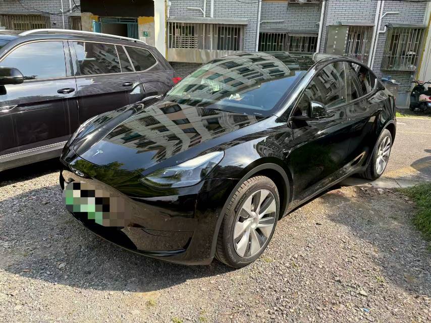 Tesla Model Y 2023 car image 