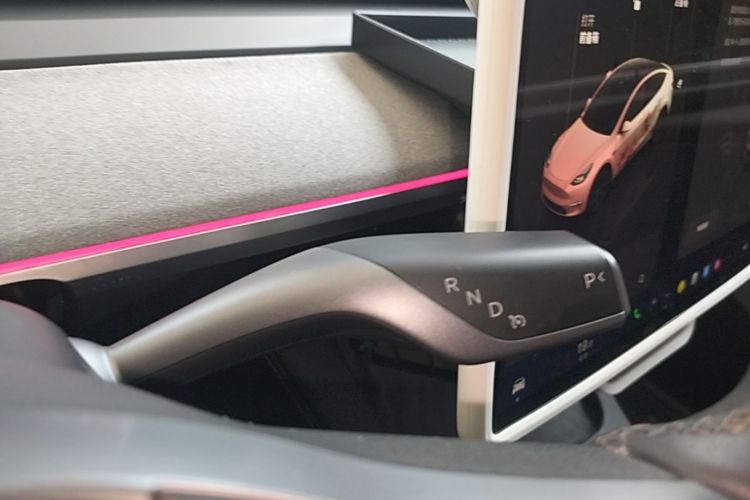 Tesla Model Y 2024 #14 Tesla Model Y 2024 car image #14