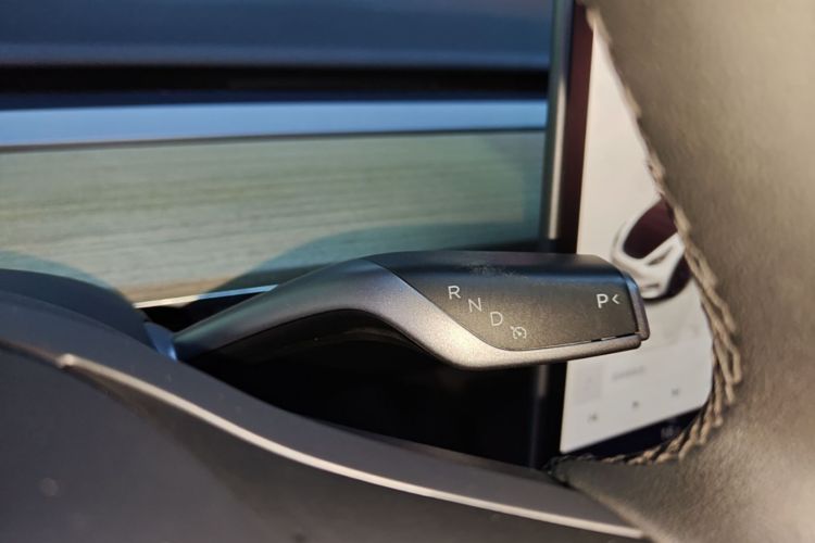 Tesla Model Y 2023 #14 Tesla Model Y 2023 car image #14