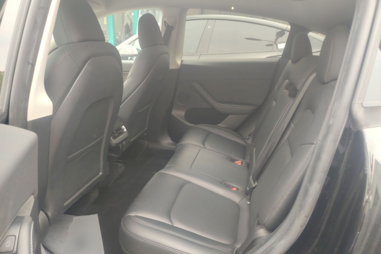Tesla Model Y 2022 car image #17