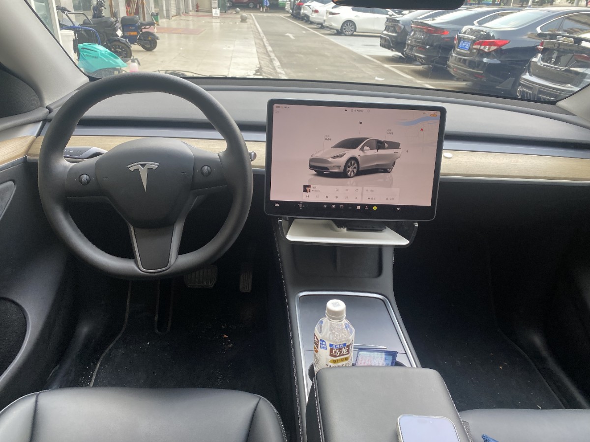 Tesla Model Y 2023 #5 Tesla Model Y 2023 car image #5