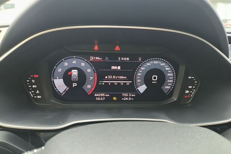 Audi Q3 2022 car image #12