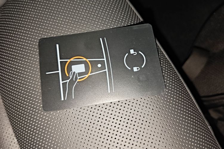 Tesla Model 3 2025 car image #9