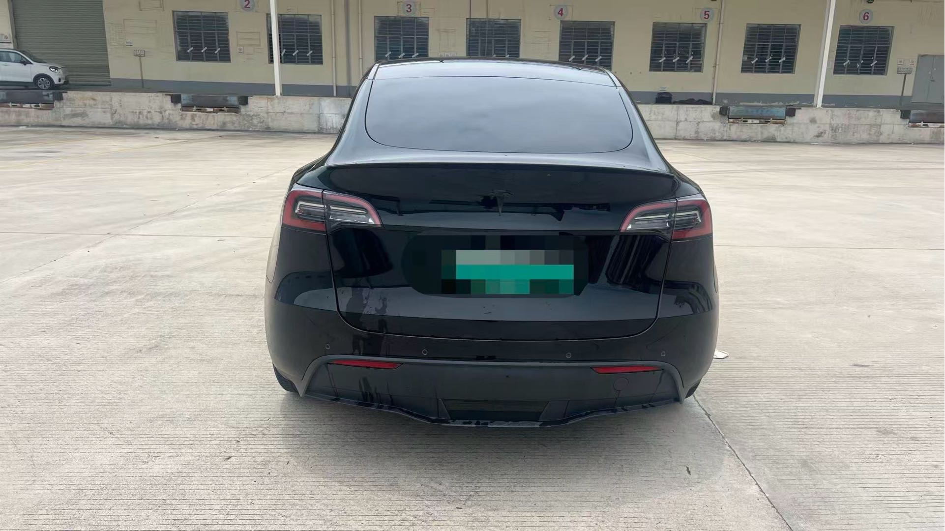 Tesla Model Y 2022 car image #10