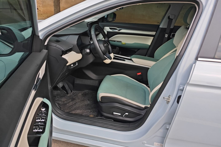 GEELY Emgrand L HiP 2022 car image #16