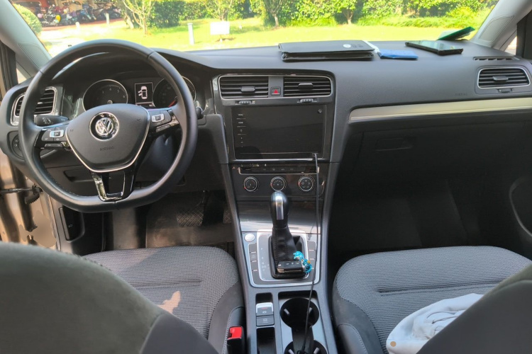 Volkswagen Golf 2020 car image #7