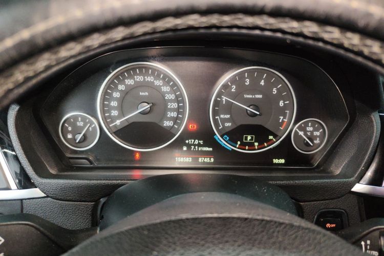BMW 3 Series 2018 immagine di auto #12