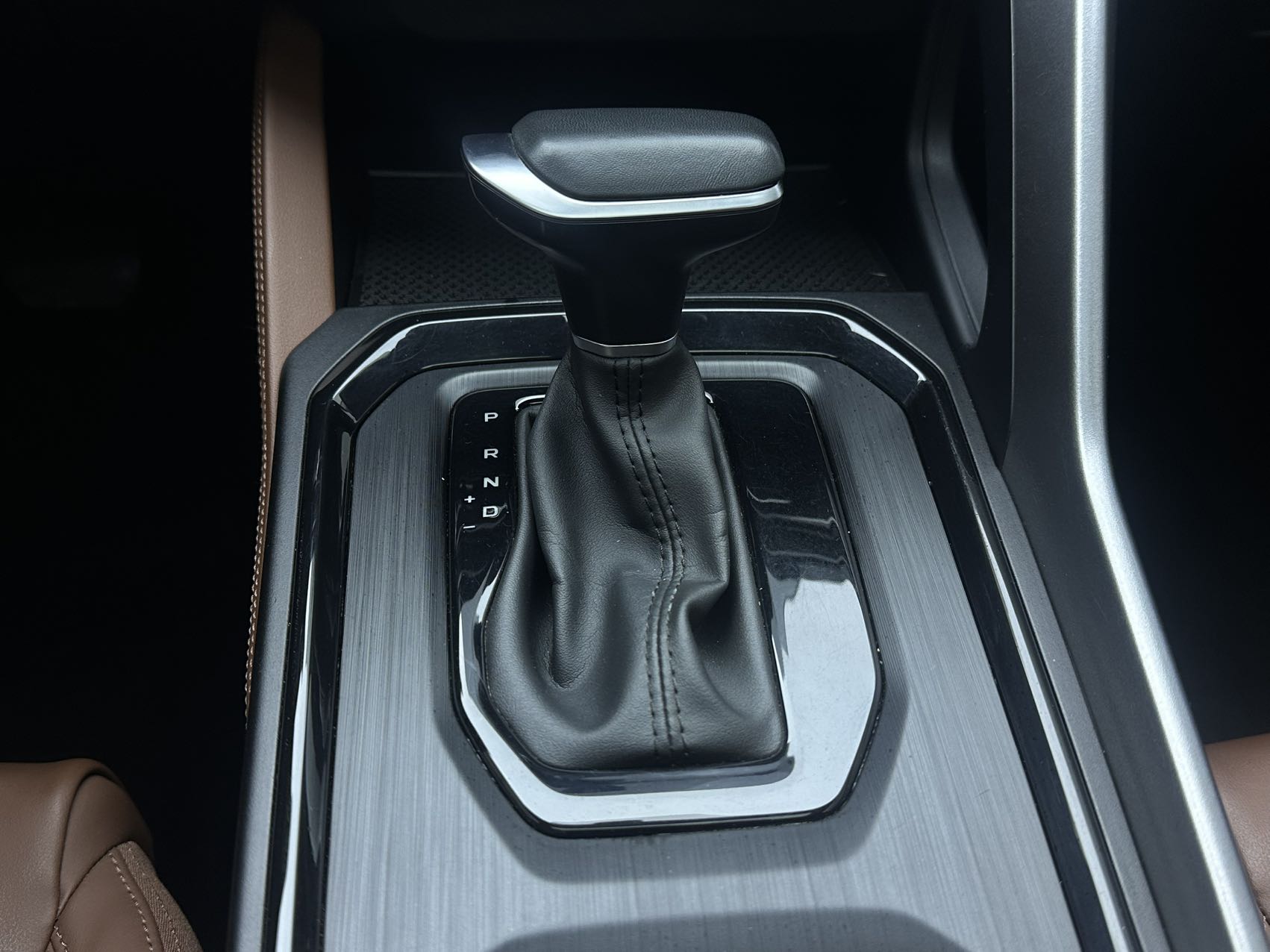 GEELY Vision X6 2022 car image #13