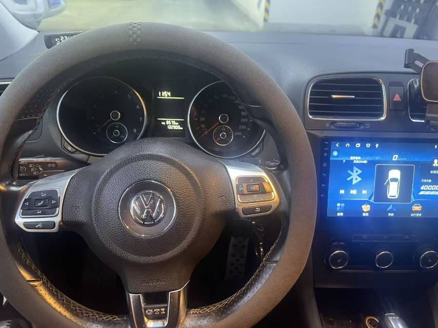 Volkswagen Golf 2012 car image #11