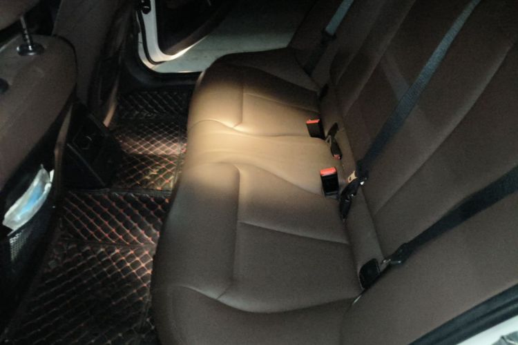 BMW 3 Series 2019 car image #14
