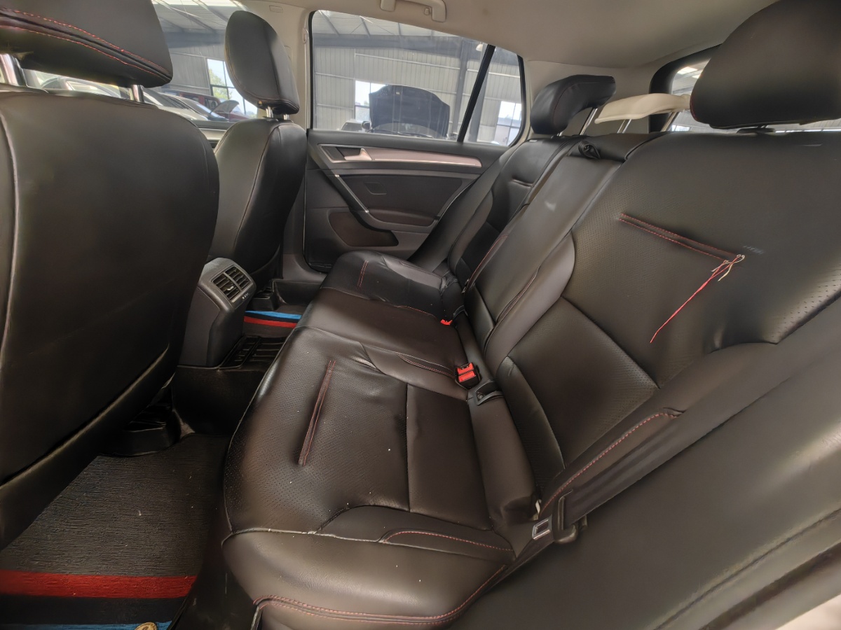 Volkswagen Golf 2017 car image #5