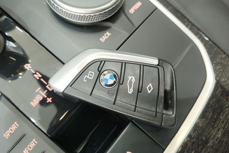 BMW 3 Series 2021 #9 BMW 3 Series 2021 car image #9