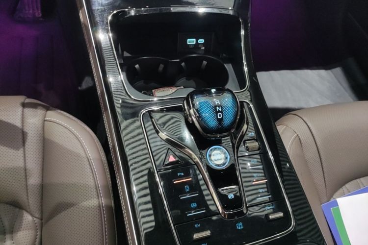 BYD Han 2024 car image #18