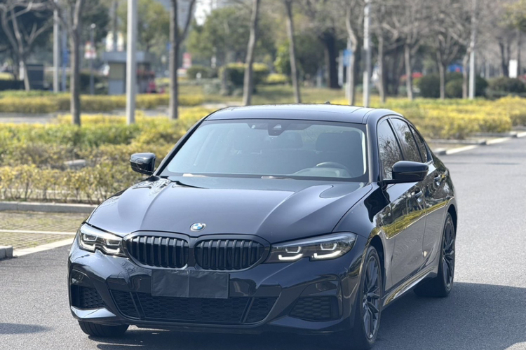BMW 3 Series 2022 car image #2