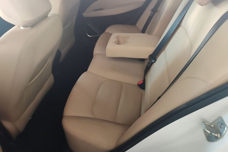 GEELY Emgrand 2018 car image #17