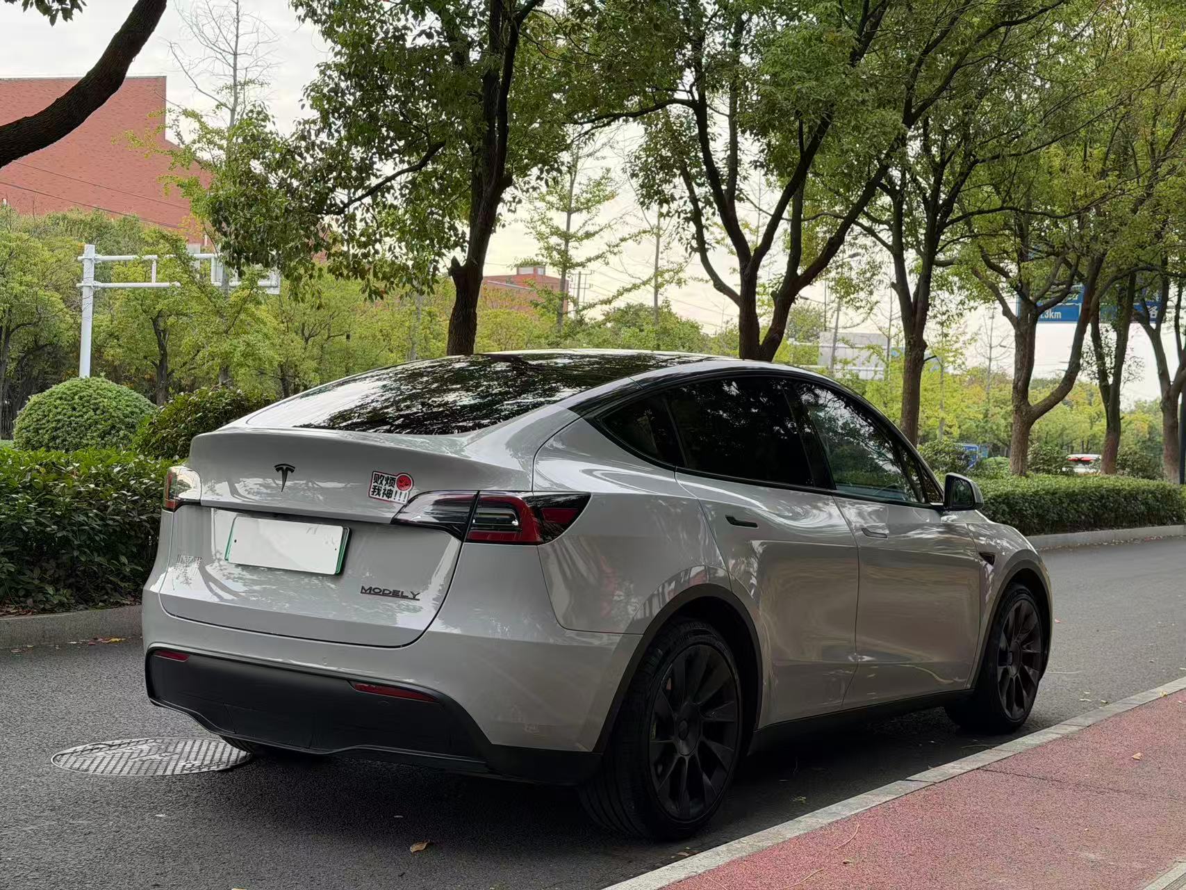 Tesla Model Y 2021 #4 Tesla Model Y 2021 car image #4