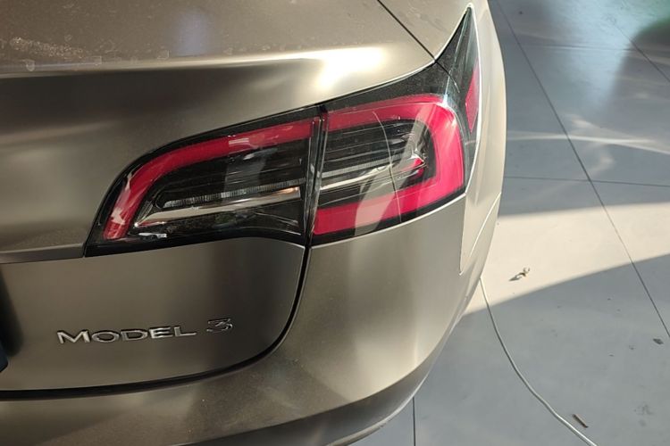 Tesla Model 3 2023 immagine di auto #8