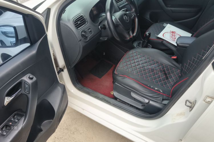 Volkswagen Polo 2015 car image #18
